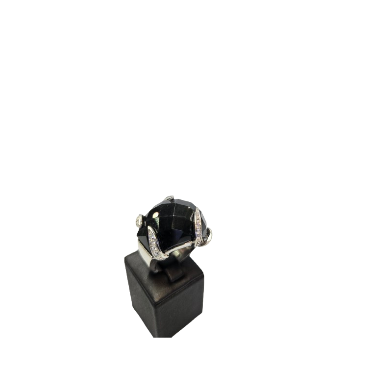 Anel elegante em prata 925 com pedra preta facetada e zircónias 