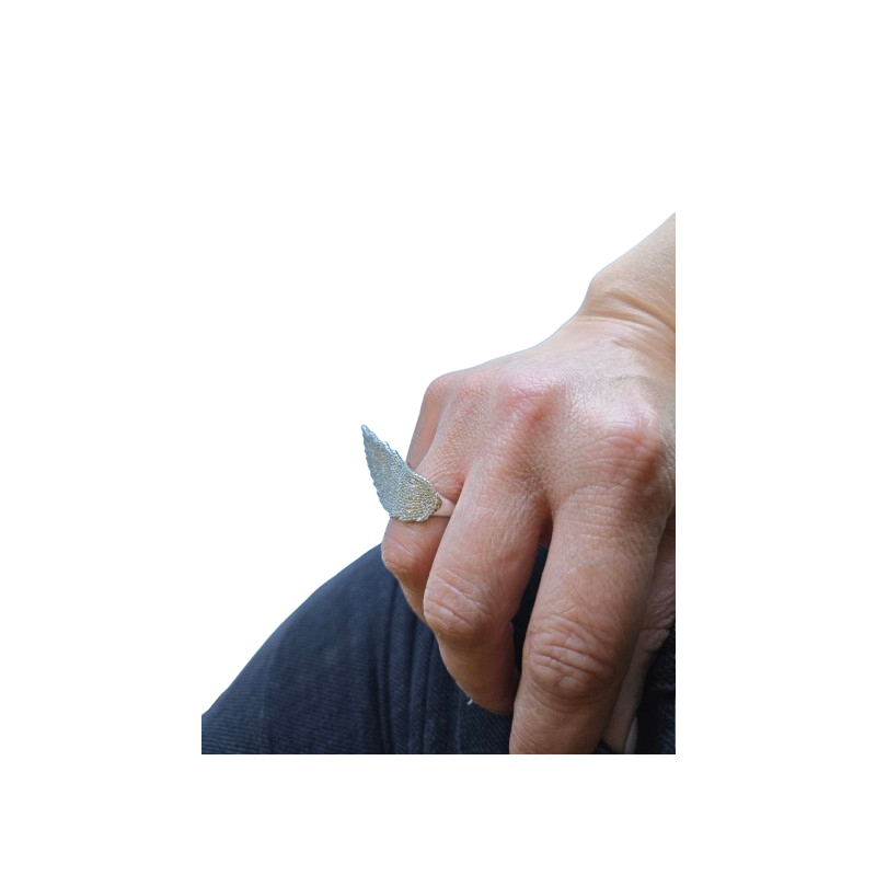 Anel glamoroso em prata 925 com cravação de zircônias