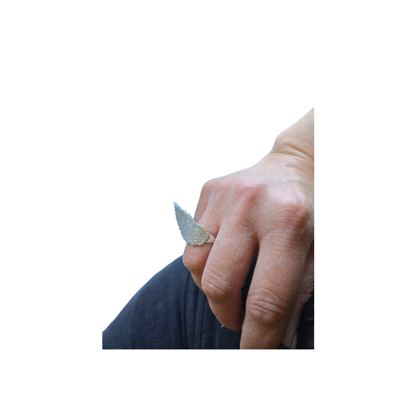 Anel glamoroso em prata 925 com cravação de zircônias