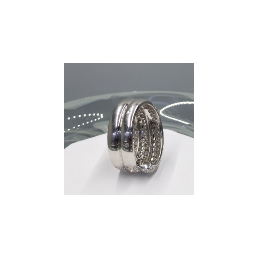 Anel em Ouro Branco 19.25k rodeado de Diamantes