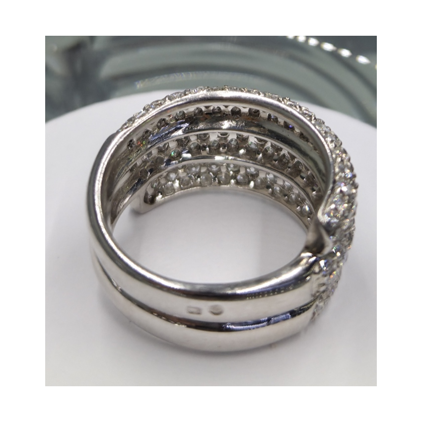 Anel em Ouro Branco 19.25k rodeado de Diamantes